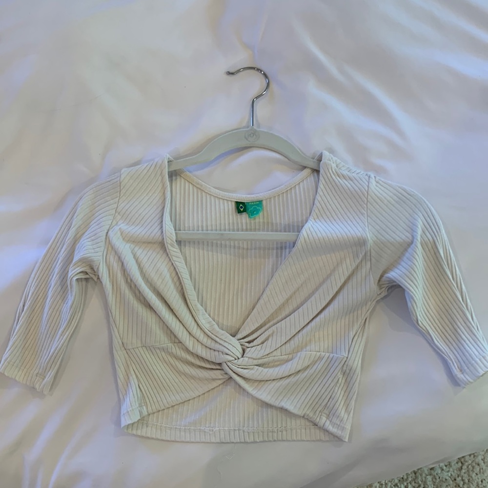 Super cute Farm Rio twist crop top, going out, worn a few times, fits small